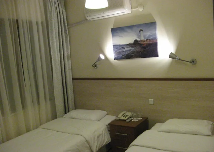 Hotel Crowded House