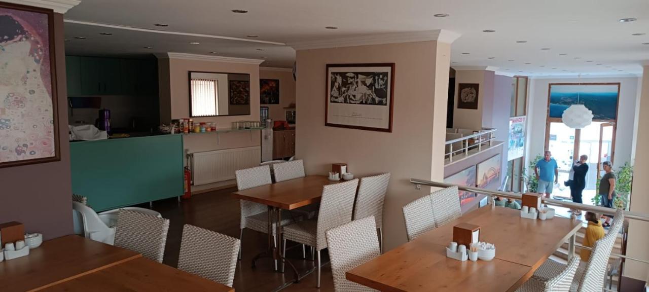 Crowded House 3*