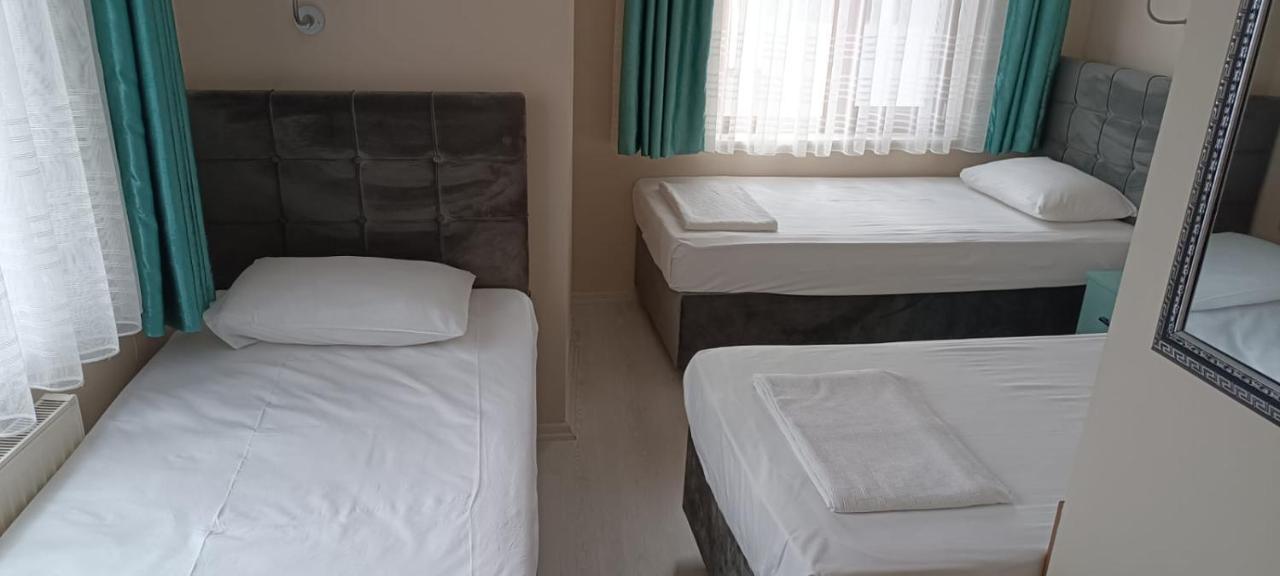 Crowded House Hotel 3*