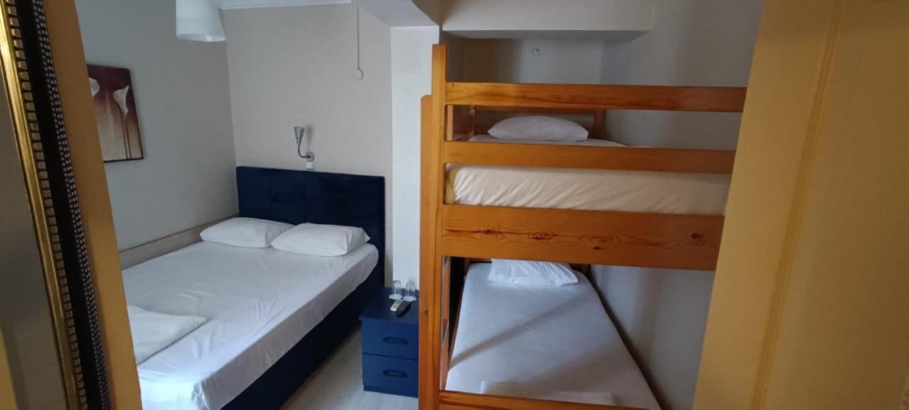 Hotel Crowded House 3*